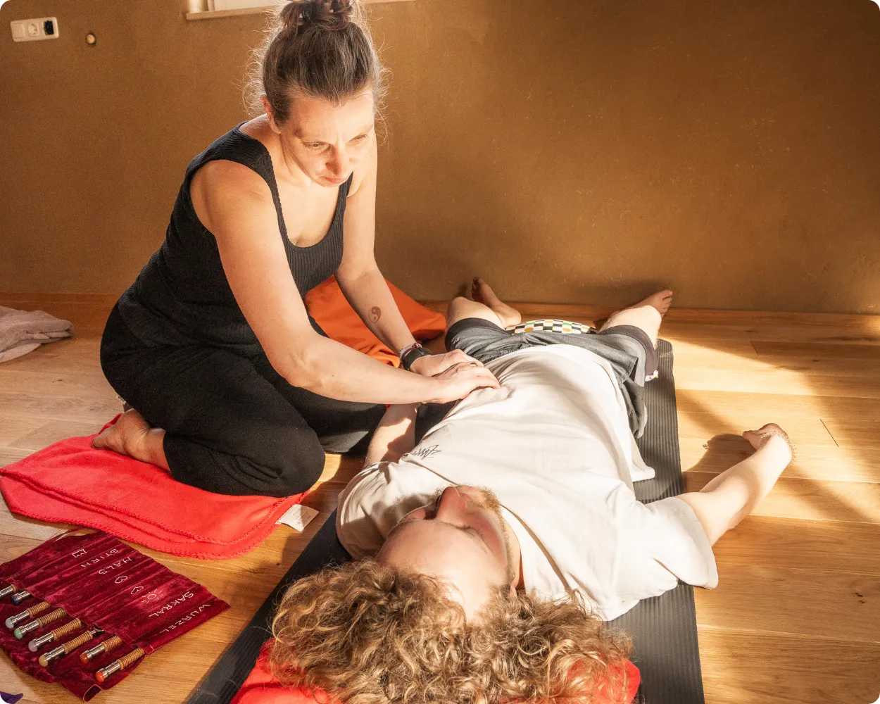 breathwork-koerpertherapie-achtsame-beruehrung-quer